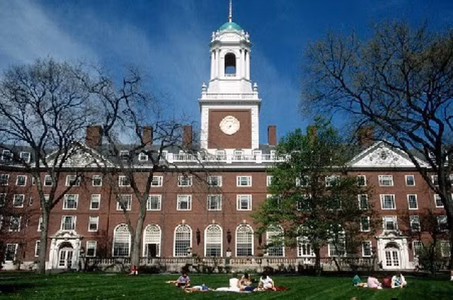 Đại học Harvard, bang Massachusetts, Mỹ.
