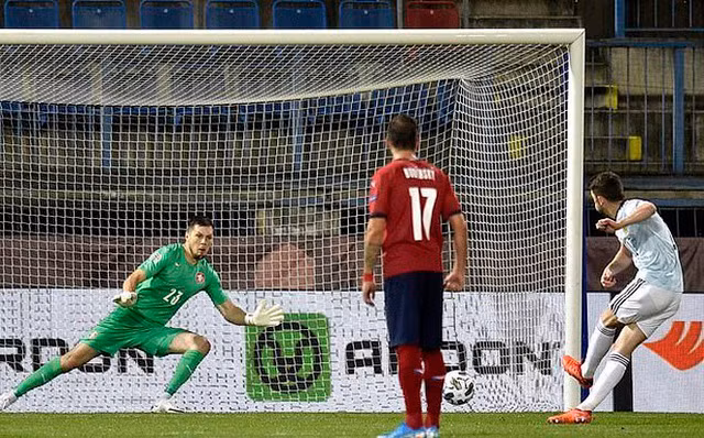 Filip Nguyễn dự bị trong ngày CH Czech thua Scotland - 2