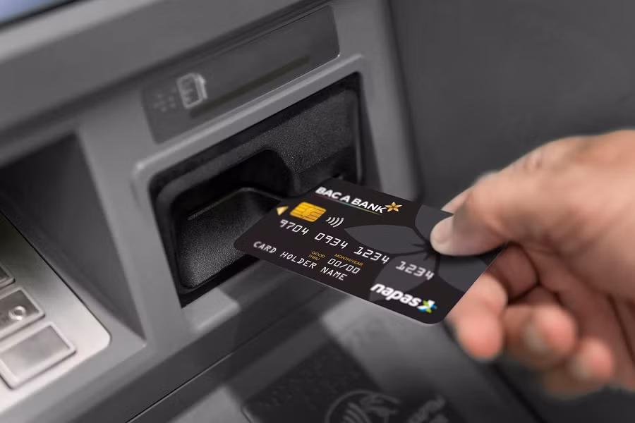 BAC A BANK miễn toàn bộ phí dịch vụ thẻ và ngân hàng điện tử - ảnh 1