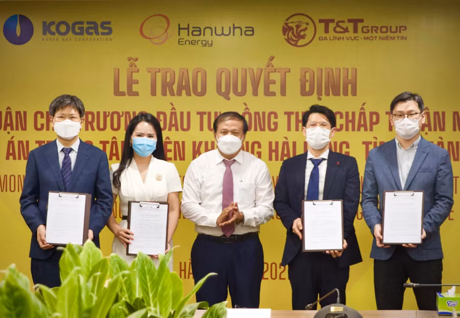 Quảng Trị trao quyết định chủ trương đầu tư dự án điện khí 2,3 tỉ USD - ảnh 1