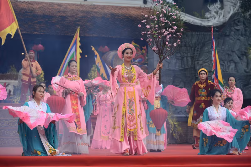 Đây là một trong những lễ hội đầu tiên trong năm mới được khai hội ở Hà Nội. Hàng nghìn người dự lễ kỷ niệm 235 năm Chiến thắng Ngọc Hồi - Đống Đa