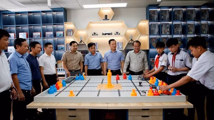 Phòng học STEM được trang bị từ nguồn xã hội hóa của Trường PTDTBT Tiểu học & THCS Đinh Thanh Kháng. Ảnh: NTCC