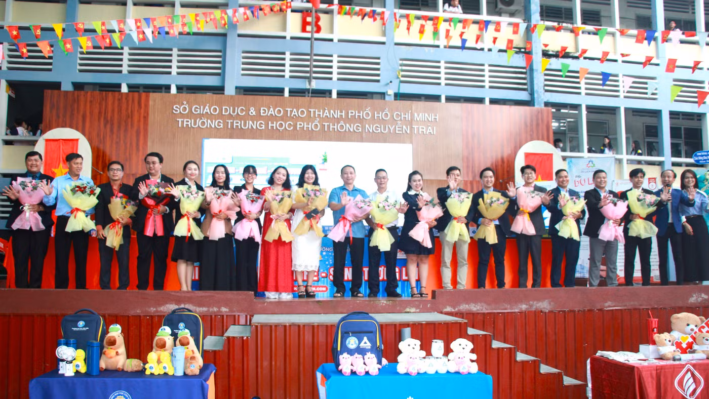 Chương trình tư vấn hướng nghiệp “Hiểu mình – Hiểu nghề – Sáng tương lai” chính thức khai mạc.