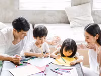 Dạy bằng lời không bằng dạy bằng hành động. (Ảnh: ITN).