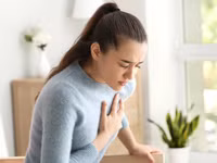 Lo lắng mạn tính làm tăng nhịp tim và huyết áp, gây áp lực thêm cho tim và mạch máu. (Ảnh: ITN)