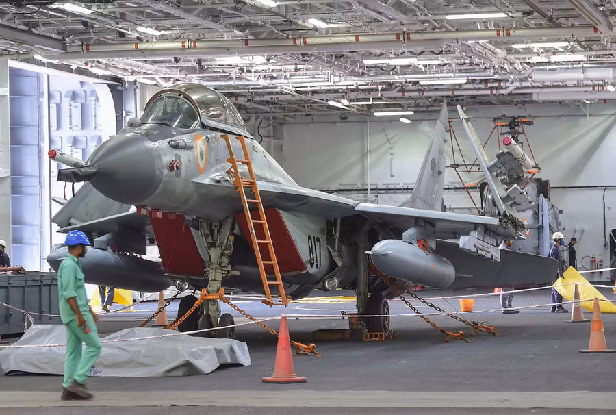 mig-29k-aircraft-navy-1665555026269.jpg