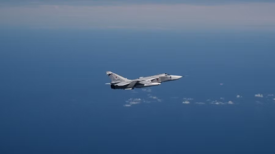 rosijskyj-bombarduvalnyk-su-24-perehoplenyj-povitryanymy-sylamy-shvetsiyi-nad-baltijskym-morem-12062026foto-zbrojni-syly-shvetsiyi.jpg