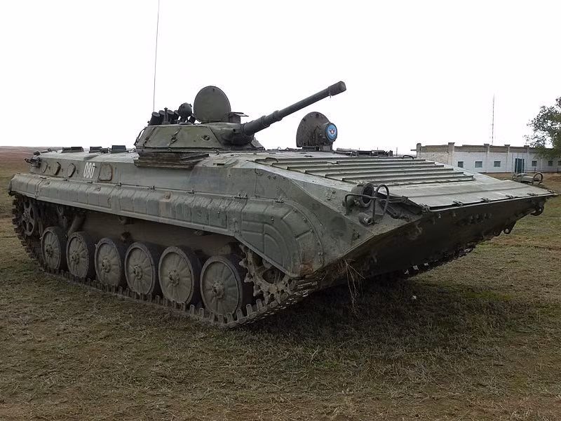 800px-bmp-1-s-uchebnogo-poligona-almatinskogo-instituta-suhoputnih-voisk.jpg