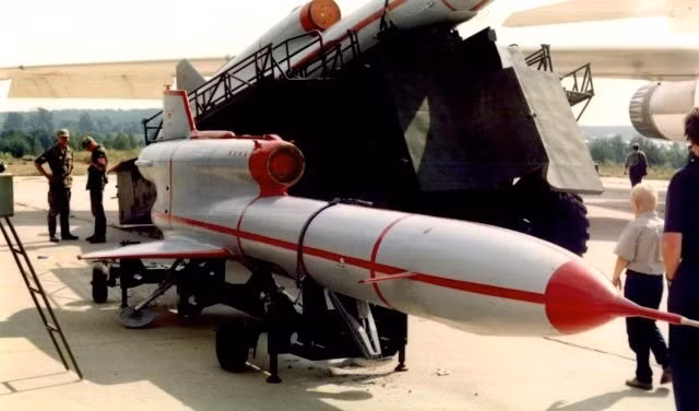 tu-143-reis.jpg