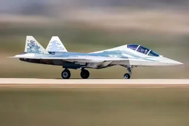 Báo Mỹ 'chê tơi tả' phiên bản 2 chỗ ngồi của tiêm kích Su-57