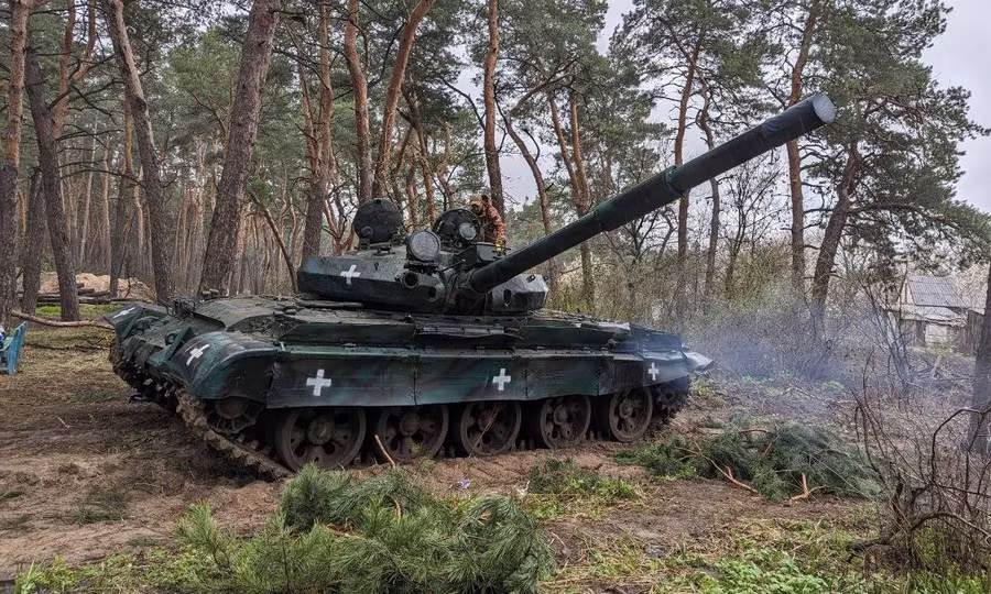Xe tăng T-62M chiến lợi phẩm trở thành thiết giáp chở quân