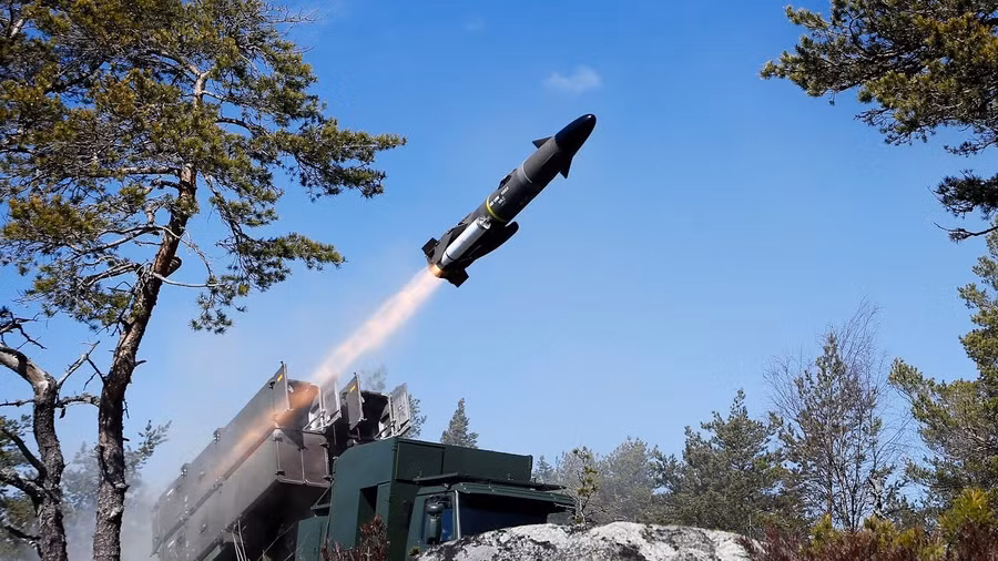 Ukraine tấn công giàn khoan Nga bằng tên lửa chống hạm tối tân của Thụy Điển