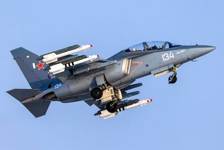 Yak-130 trang bị vũ khí đối không là cỗ máy săn lùng UAV xuất sắc