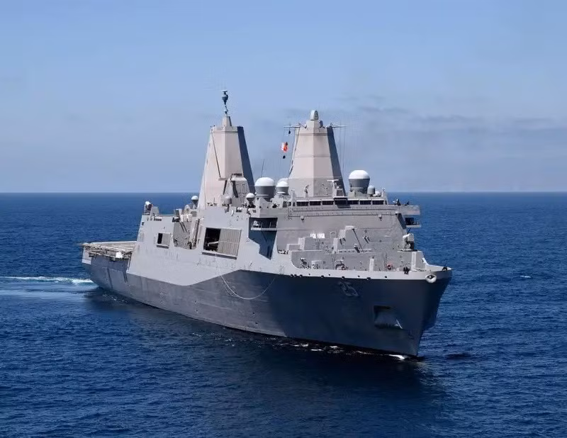 4c901a7360_san-antonio-class-amphibious-transport-dock-uss-somerset-lpd-25-transits-the-d09ef2-1024.jpg