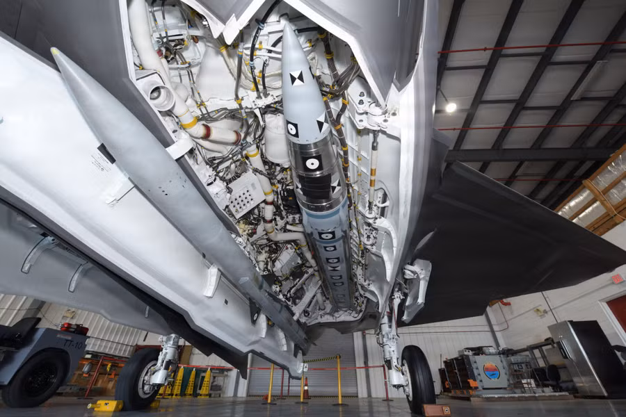 f-35c-aim-424-malice-2048x1365.jpg
