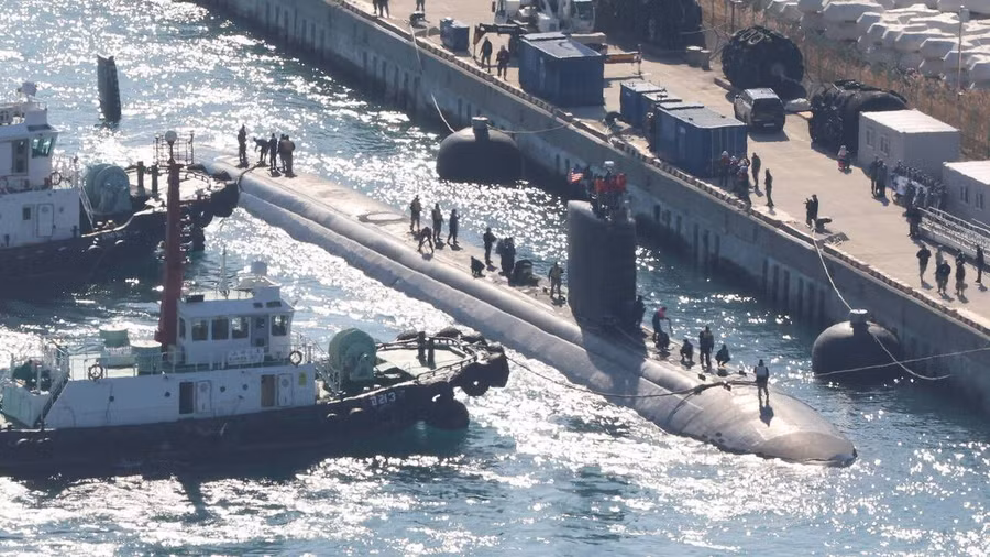 uid-0fe422c1f9ae4b6bbab520dd97554366-width-1280-play-0-pos-0-gs-0-height-720-us-navy-ma-problemy-okret-uss-alexandria-zostal-przyjety-w-busan-z-honorami-ale-uss-virginia-norwegowie-odprawili-z-kwitkiem-fot-yonha.jpg