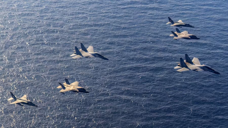 brytanski-f-35b-ta-indijski-su-30mky-j-jaguar-pid-chas-spilnyh-navchan-dzherelo-korolivski-vmf-velykoyi-brytaniyi.png