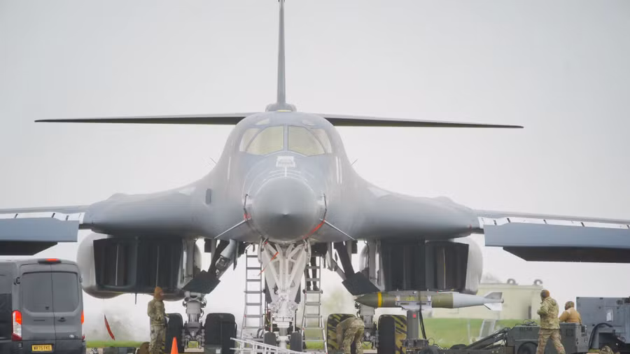 Chiến sự leo thang khi Mỹ sử dụng oanh tạc cơ siêu âm B-1B Lancer tấn công Iran
