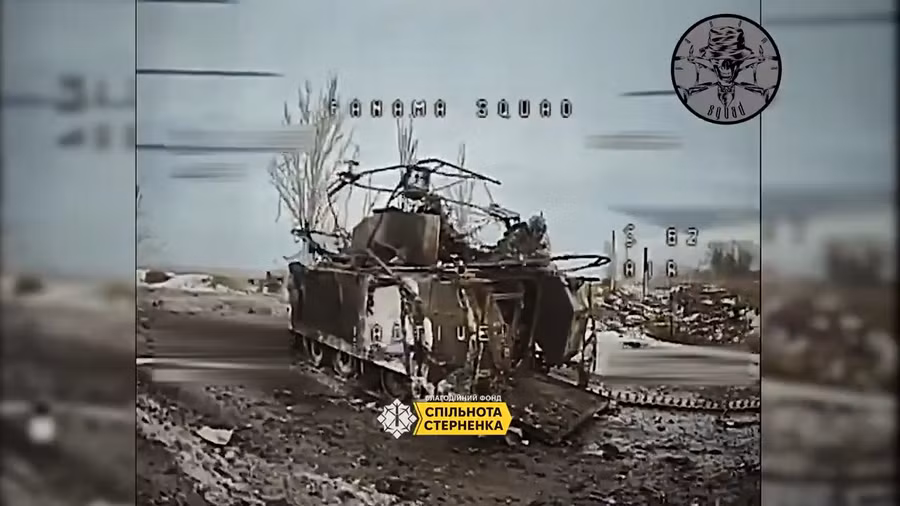 Dùng M113 chiến lợi phẩm để tấn công Grishinine