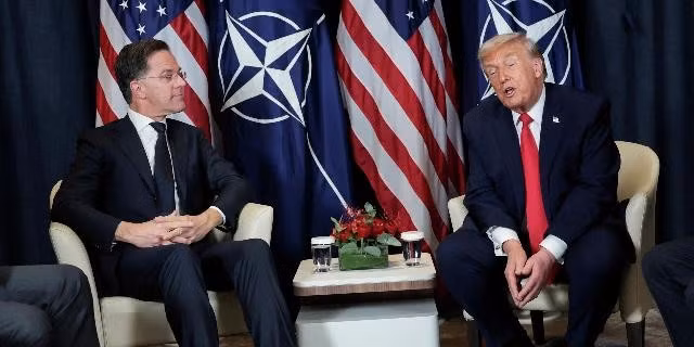 prezident-ssha-donald-tramp-provodit-dvustoronnyuyu-vstrechu-s-generalnym-sekreta-r5kbqhr1-1775694001t.jpg