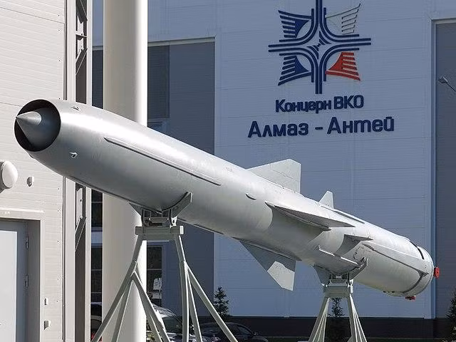 640px-3m55_yakhont_onyx_ss-n-26_armia_2018.jpg