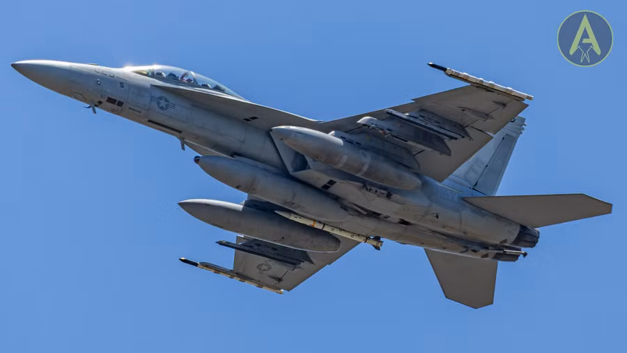 vynyshhuvach-fa-18f-z-raketoyu-aim-260-na-aviabazi-eglin-13-travnya-2026-rokufoto-dzhonatan-tvidi.jpg