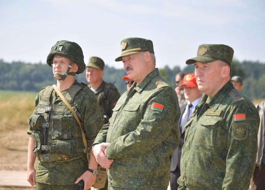 2020-08-22T115856Z_1057397315_RC2ZII9BFAV1_RTRMADP_3_BELARUS-ELECTION-scaled-e1598221225930.jpg