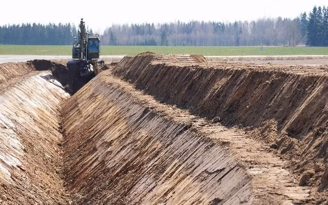 Estonia khẩn trương đào hào chống tăng dọc biên giới Nga
