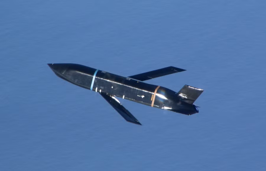 protykorabelna-raketa-agm-158c-lrasm-long-range-anti-ship-missile-u-poloti-2048x1316.jpg
