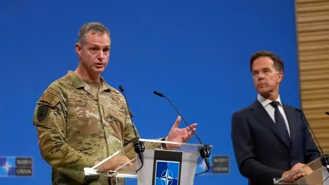 アレクサス・グリンケヴィッチ将軍とマーク・ルッテNATO事務総長。 glavkom-sil-nato-grinkevich-predstavit-plan-bystroi-pobedy-nad-rossiei-muiif1vr-1791199081t.jpg