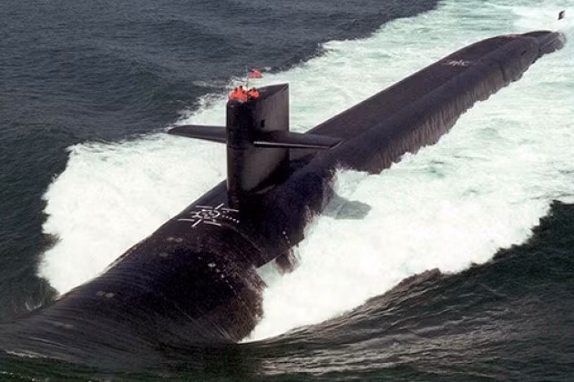 Mỹ gửi 2 tàu ngầm hạt nhân đến điểm nóng sau tuyên bố của ông Medvedev