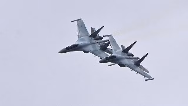 Chuyên gia Nga chỉ rõ ưu thế vượt trội của Su-35 trước tiêm kích Mỹ