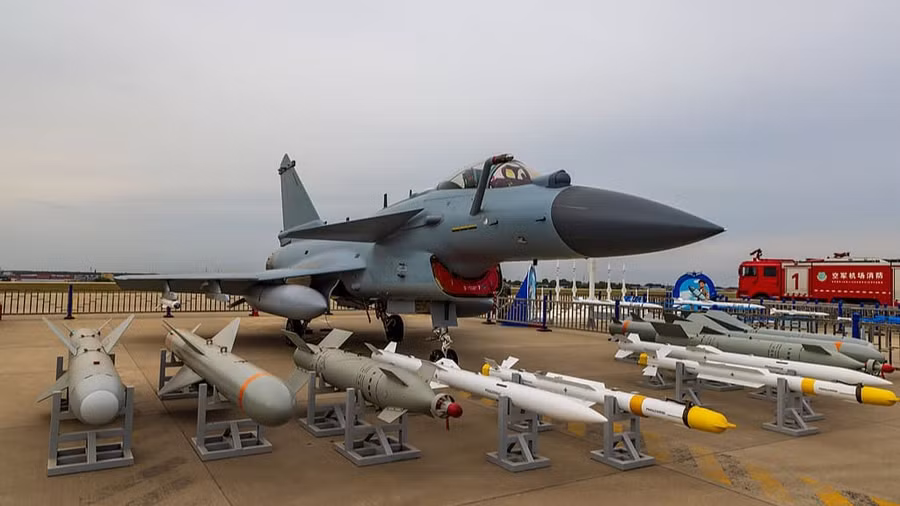 vynyshhuvach-j-10s-ta-nabir-ozbroyennya.jpg