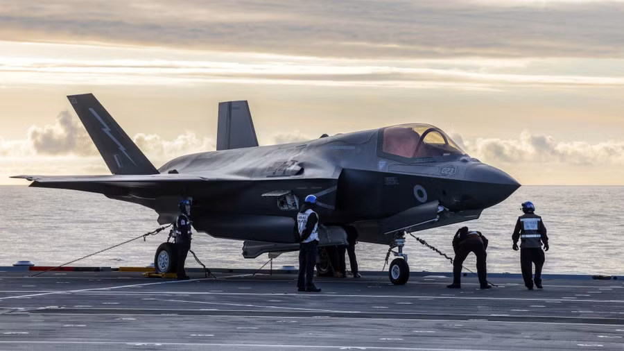 bao-trung-quoc-dang-sau-viec-tiem-kich-tang-hinh-f-35-ha-canh-khan-cap-o-nhat-ban-f-35-1754897521-639-width2048height1152.jpg