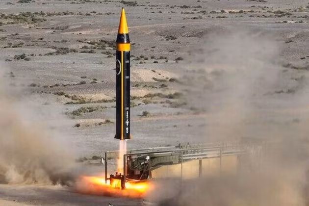 Israel giật mình khi Houthi bắt đầu sản xuất tên lửa đạn đạo có nhiều đầu đạn