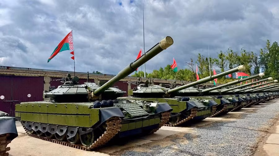 Belarus cấp tốc nhận thêm tiểu đoàn xe tăng T-72BM2 giữa căng thẳng với Ukraine