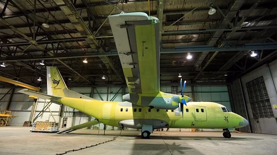 Bất ngờ lớn khi An-140 được hoán cải thành máy bay vận tải