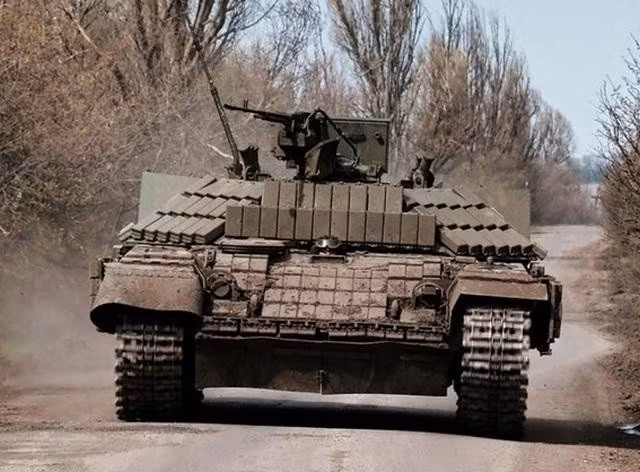 dve-redchaishie-tyazhelye-bronemashiny-vsu-poteryany-vmeste-s-m1a1-iz-avstralii-hbbkmi2w-1766541061t.jpg