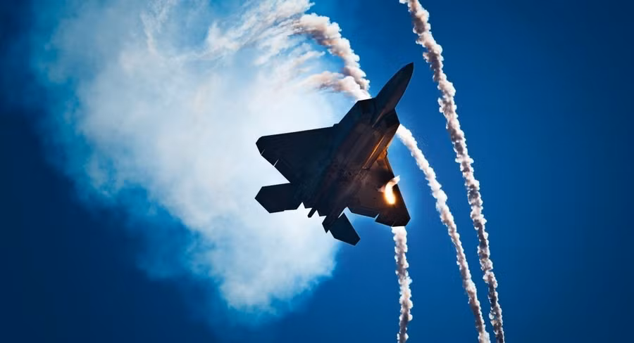 Không quân Mỹ nhận linh kiện kém chất lượng cho F-16, F-22, C-130J