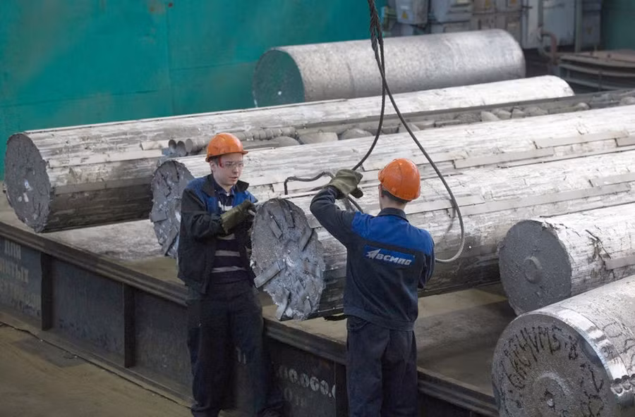 titanium-production-gettyimages.jpg