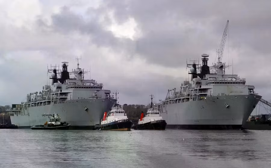 hms-albion-y-hms-bulwarkjpg.jpg