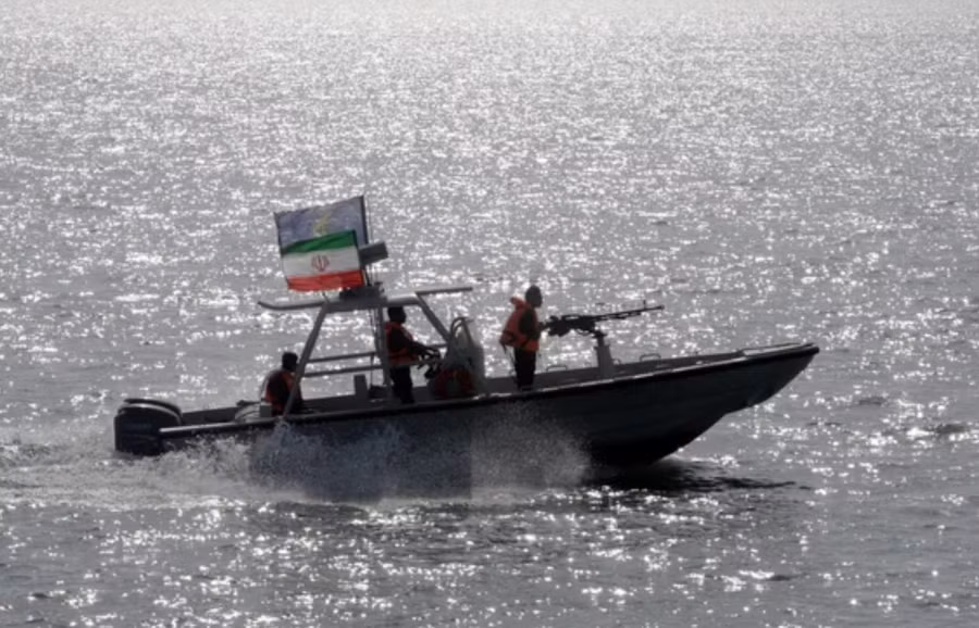 Iran bắt giữ tàu chở dầu ngay dưới sự giám sát của máy bay không người lái Mỹ