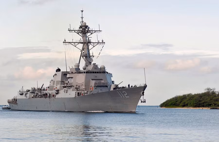 Tàu USS Michael Murphy không dám đi qua eo biển Hormuz vì bị đe dọa tấn công?