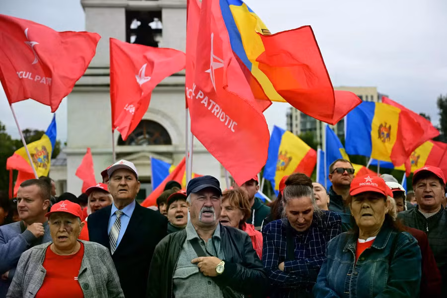 pryhylnyky-prorosijskoyi-partiyi-mitynguyut-u-kyshynevi-za-kilka-dniv-do-parlamentskyh-vyboriv-2025-rokufoto-daniel-mihajlesku.jpg