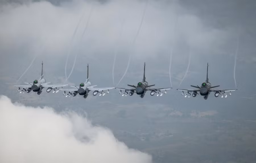 Tiết lộ cách J-10CE Pakistan bắn hạ Rafale và Su-30MKI không cần máy bay AWACS
