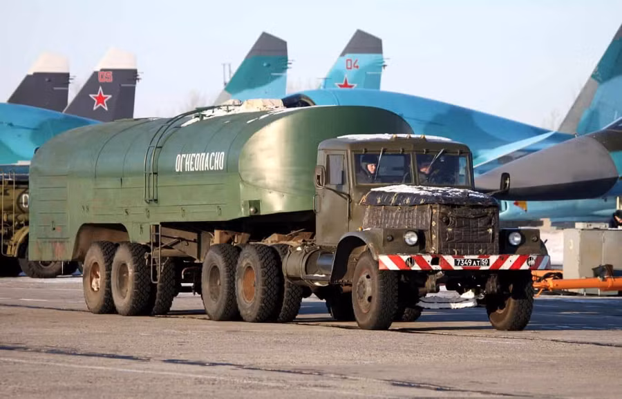 Nhật Bản cấm các nước thứ ba tái xuất nhiên liệu máy bay phản lực sang Nga