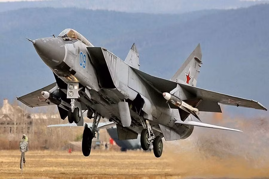 alert-new-russian-ks-172-air-to-air-missile-extends-mig-31s-engagement-range-to-400-km.jpg