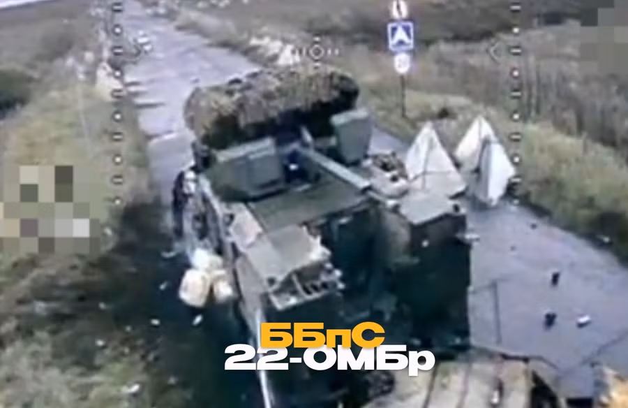 Binh sĩ Ukraine đã phá hủy thiết giáp Typhoon-VDV hiếm gặp trang bị pháo 30mm của Nga