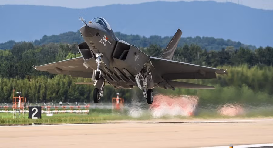 Hé lộ mức giá: Tiêm kích KF-21 Hàn Quốc sẽ soán ngôi F-35?