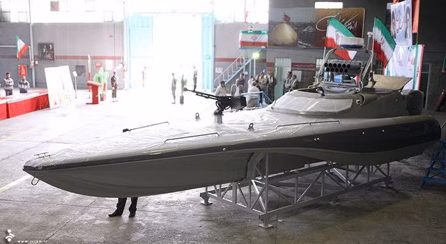 Hàng trăm tàu ​​chiến của Hải quân Iran đủ sức 'xé tan' eo biển Hormuz